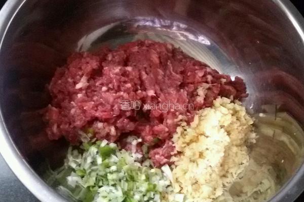 牛肉胡萝卜饺子的做法图解4