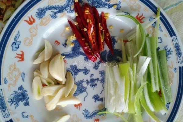 胡萝卜炒山药的做法图解3