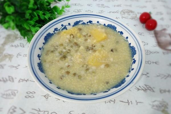 绿豆麦仁小米红薯粥