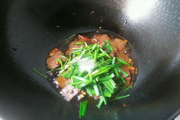 韭菜鸭血的做法图解9