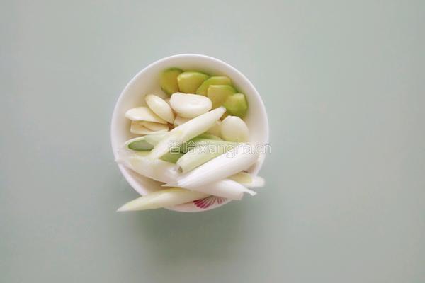 红烧牛肉炖土豆的做法图解2