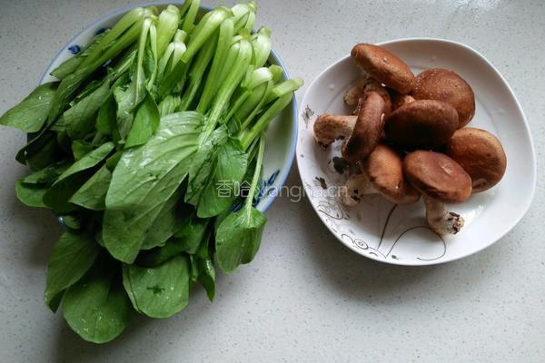 香菇青菜的做法图解1