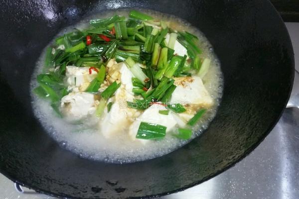 大蒜煎豆腐的做法图解8
