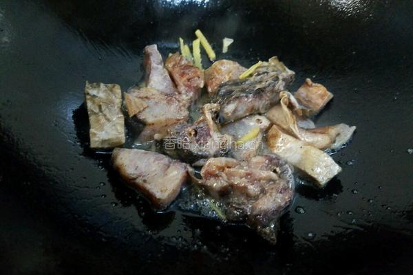蒜苗炒腊鱼块的做法图解5