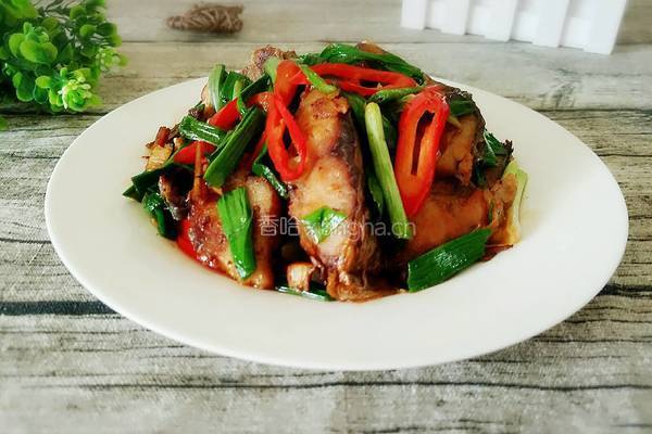 蒜苗炒腊鱼块的做法图解10