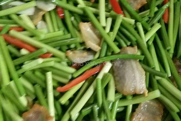 蒜苗炒腊肉的做法图解3