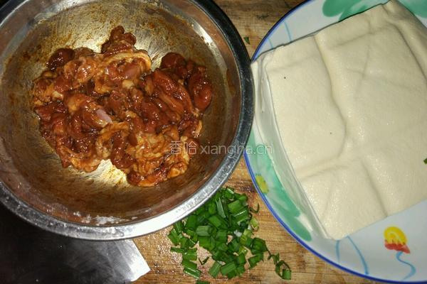 豆腐炒肉的做法图解1