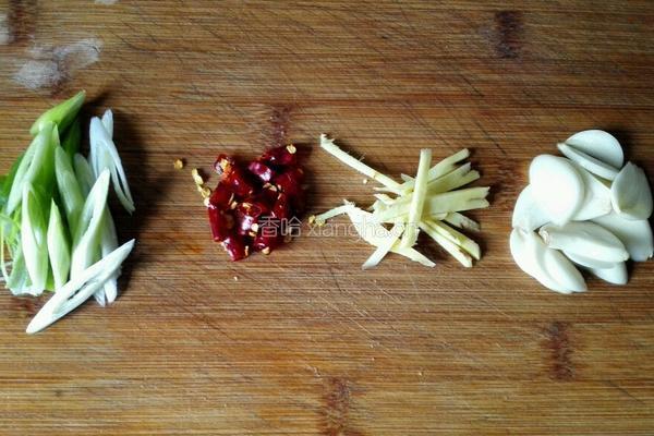 芸豆炒火腿肠的做法图解3