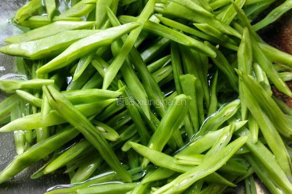 芸豆炒火腿肠的做法图解4