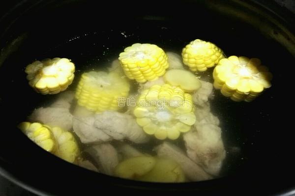 玉米胡萝卜排骨汤的做法图解5