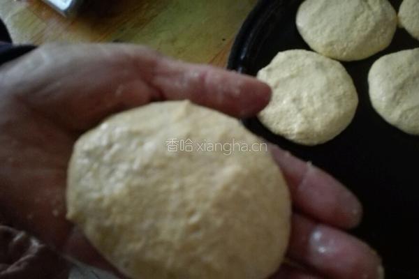贴玉米饼子的做法图解3
