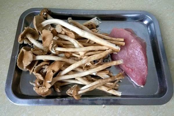 茶树菇炒肉条的做法图解1