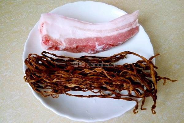 豆角干蒸五花肉的做法图解1