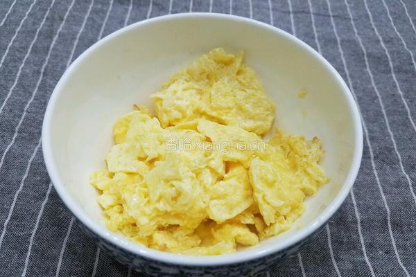 茼蒿菜炒鸡蛋的做法图解5