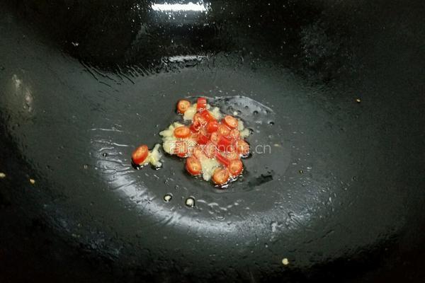 茼蒿菜炒鸡蛋的做法图解6