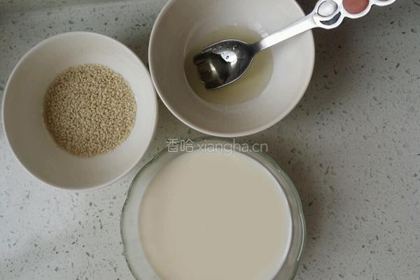 牛奶麻香甜羹的做法图解2