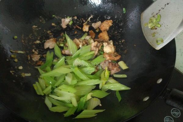 芹菜爆炒粉条的做法图解4