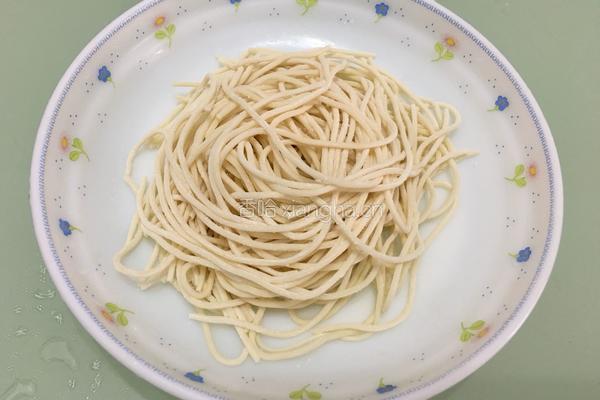 鲮鱼丸子清汤面的做法图解2