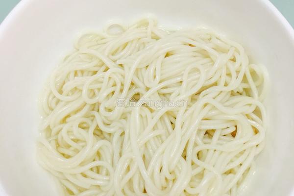鲮鱼丸子清汤面的做法图解6