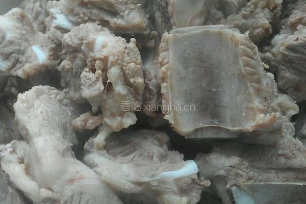 排骨炖豆角的做法图解1