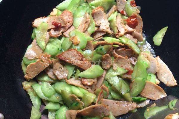 黄瓜炒肉卷的做法图解4
