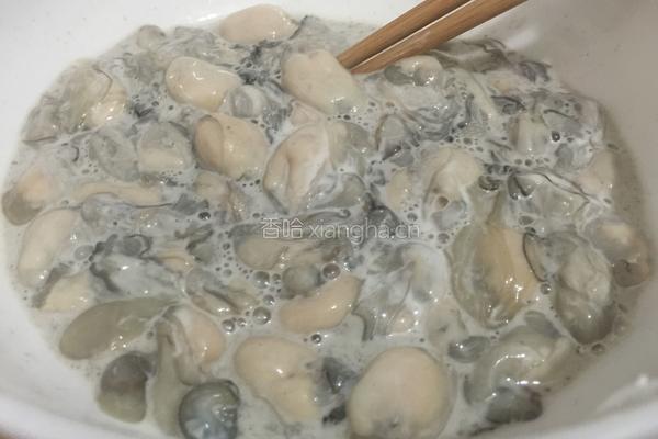 金针菇海蛎汤的做法图解2
