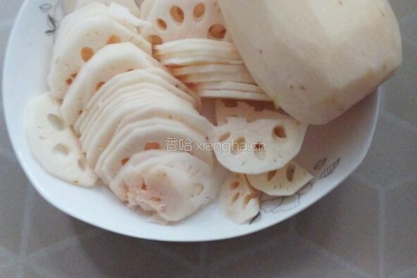 凉拌莲藕（家常菜）的做法图解1