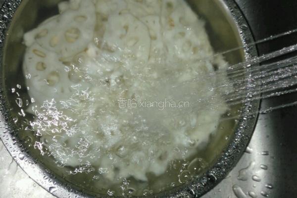 凉拌莲藕（家常菜）的做法图解2
