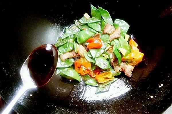 五花肉烧扁豆的做法图解12