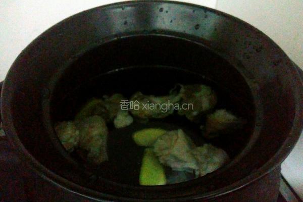 玉米胡萝卜排骨汤的做法图解5