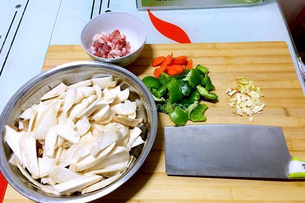 杏鲍菇炒肉的做法图解2