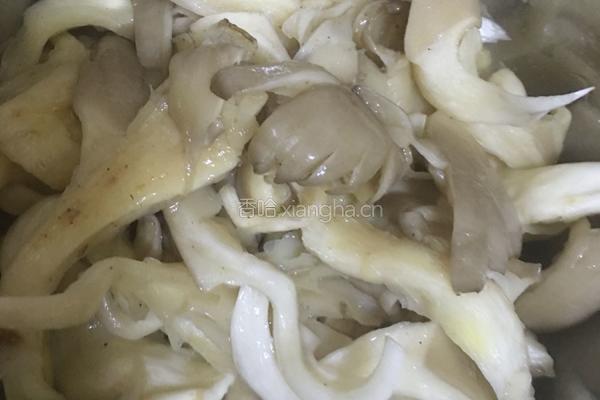 孜然炸蘑菇的做法图解3
