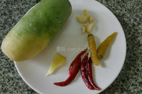 凉拌辣萝卜的做法图解1