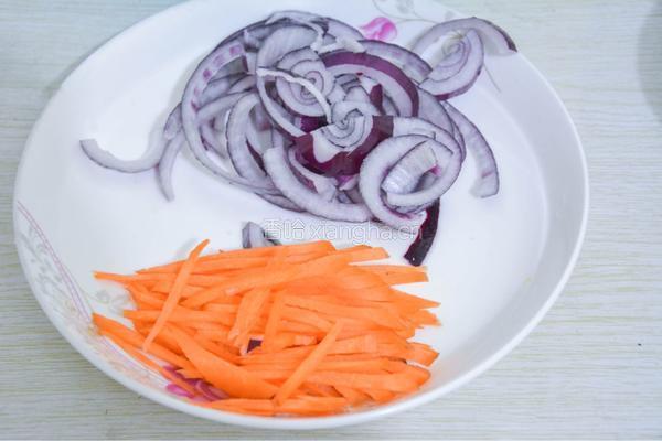 青菜肉丝炒面的做法图解1