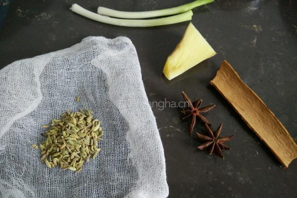 花生卤猪皮的做法图解4