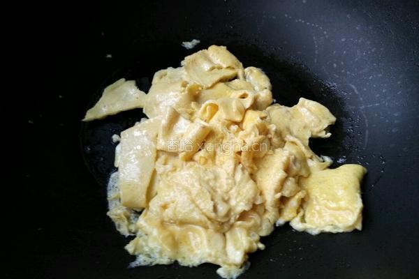 鸡蛋烩茼蒿的做法图解7