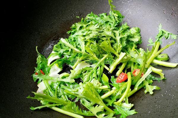 鸡蛋烩茼蒿的做法图解10