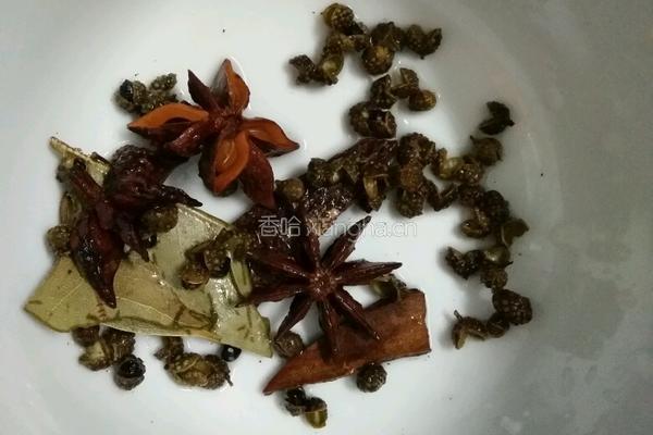 凉拌香辣鸡爪的做法图解2