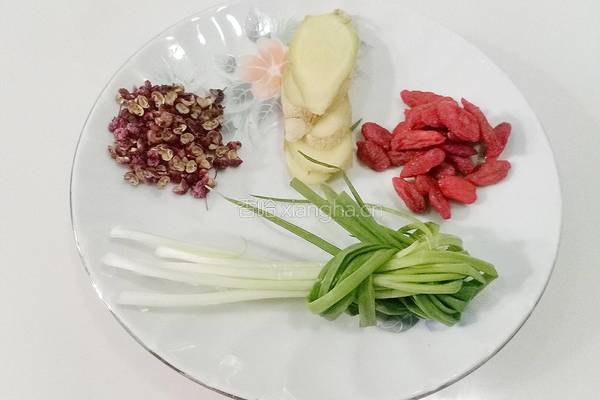 酸萝卜老鸭汤的做法图解1