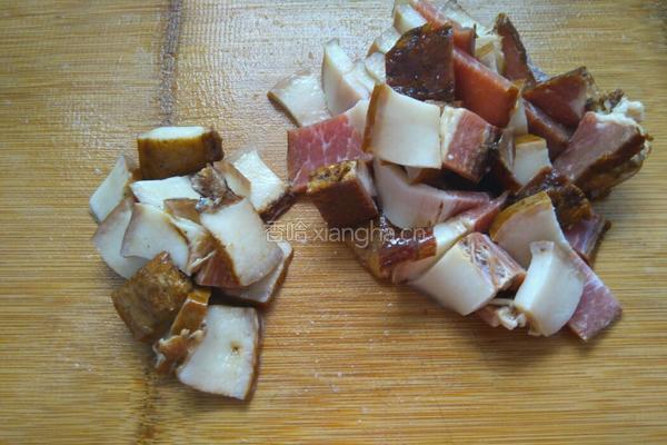 腊肉炒包菜的做法图解2