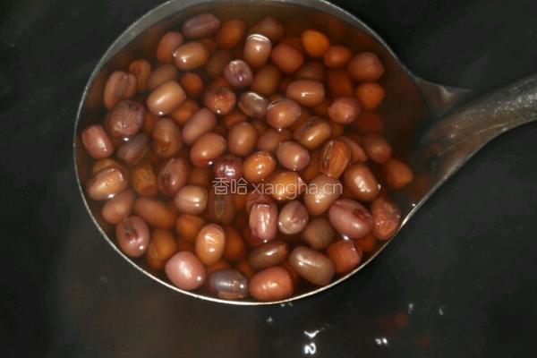 红豆芋头汤的做法图解3