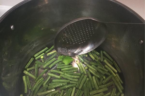 炒细面的做法图解3