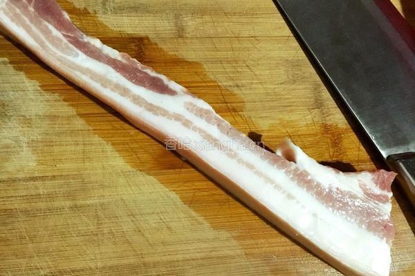 豆干烧肉的做法图解1
