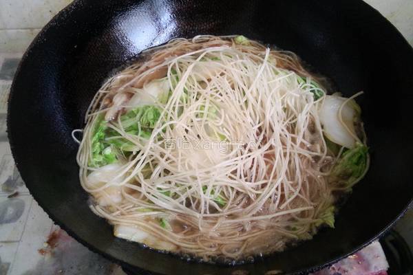 白菜炖粉条的做法图解3