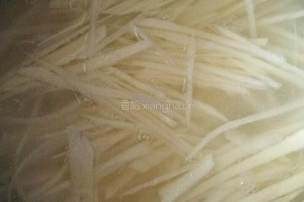 家常版蒜香土豆丝的做法图解4