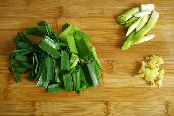 土豆回锅肉的做法图解2