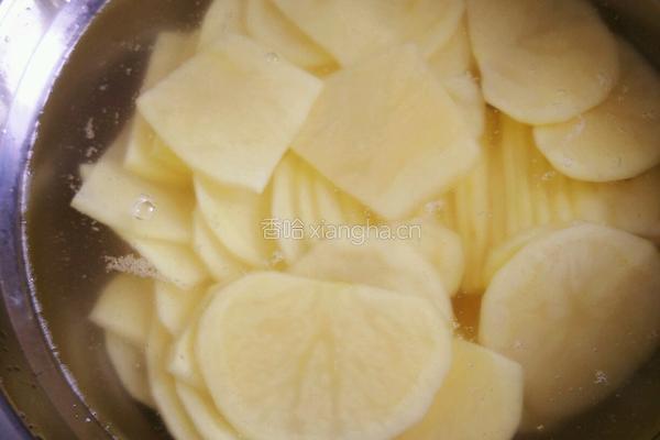 土豆回锅肉的做法图解3