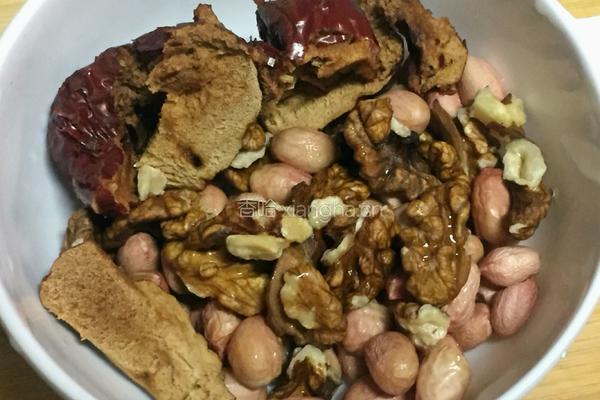 核桃花生露的做法图解2