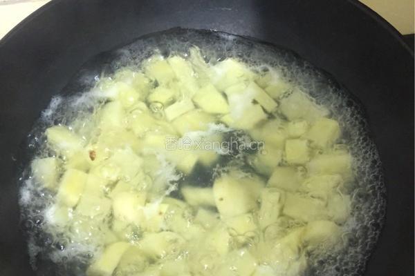 土豆牛肉粒的做法图解3