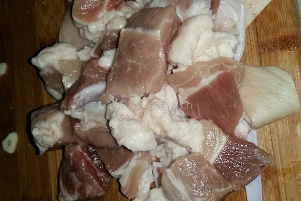 红烧肉炖藕块的做法图解2